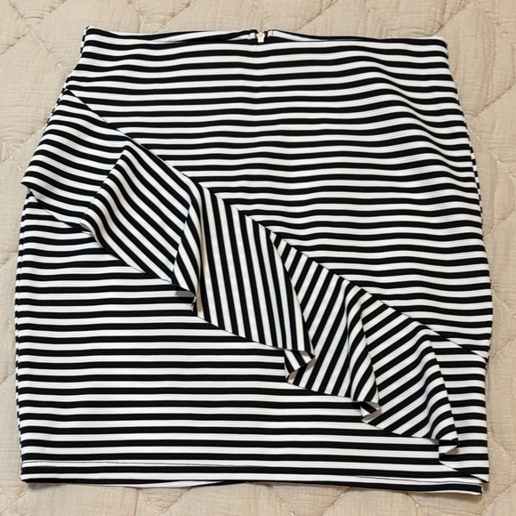 Aqua Black and White Striped Women's Skirt with Ruffle Size Small - Picture 3 of 9